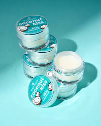 essence coconut kiss caring lip peeling 01